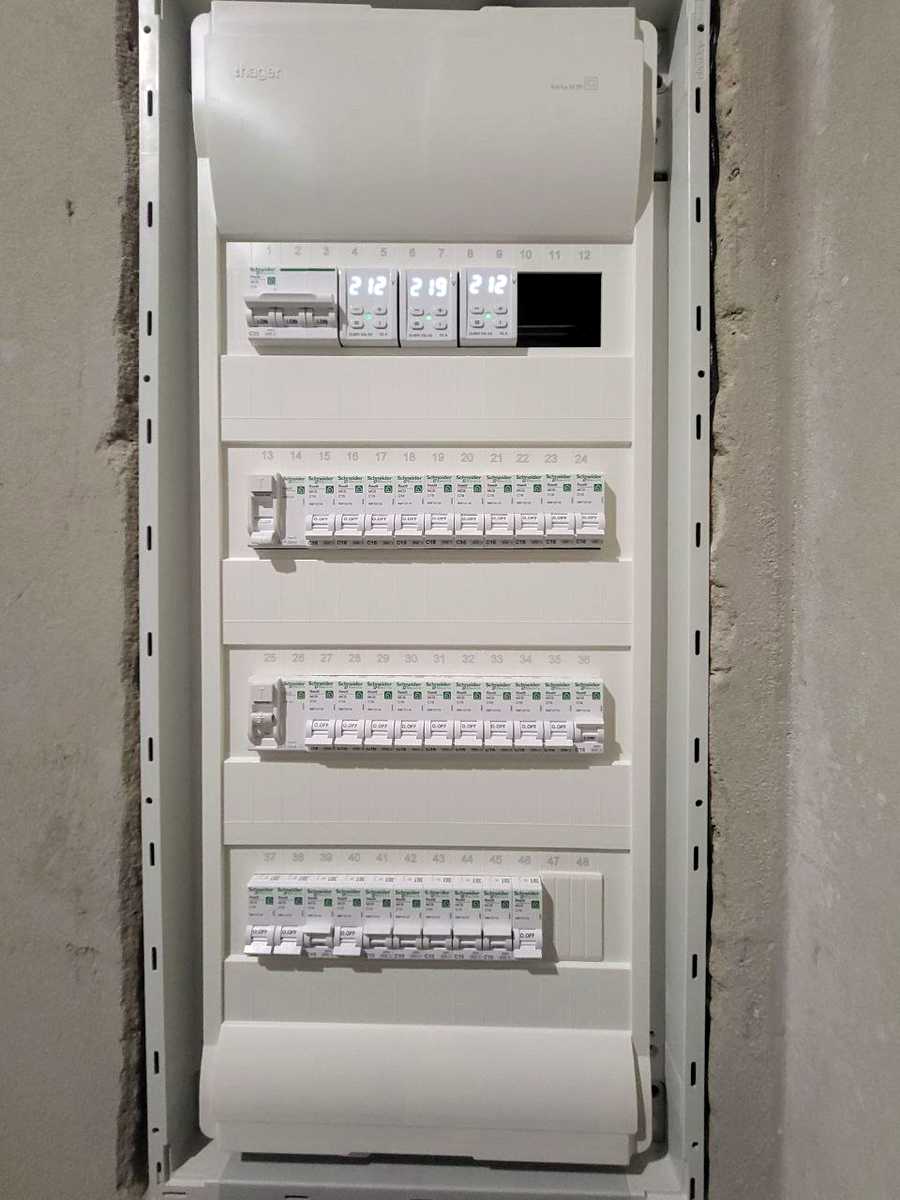 1859706858004317