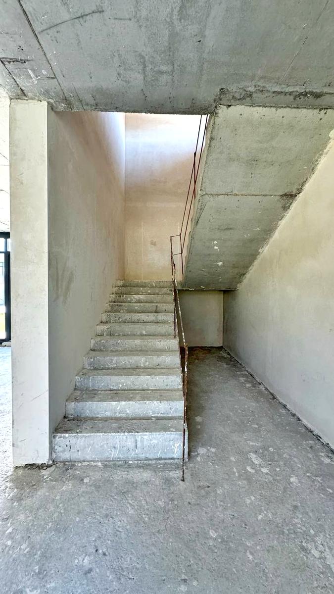 1859824095398537