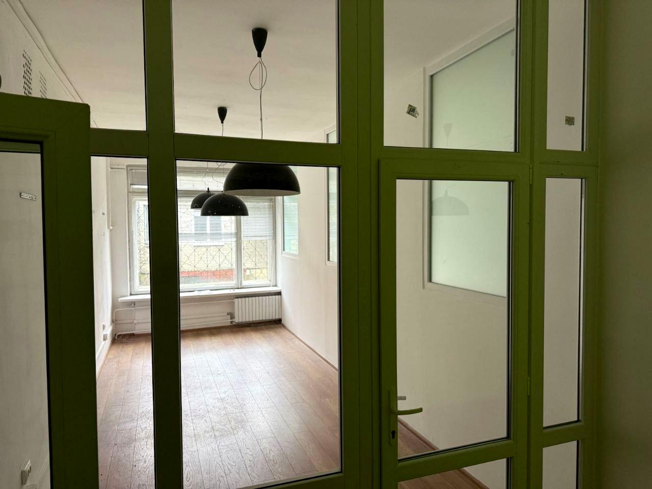 1859837049746884