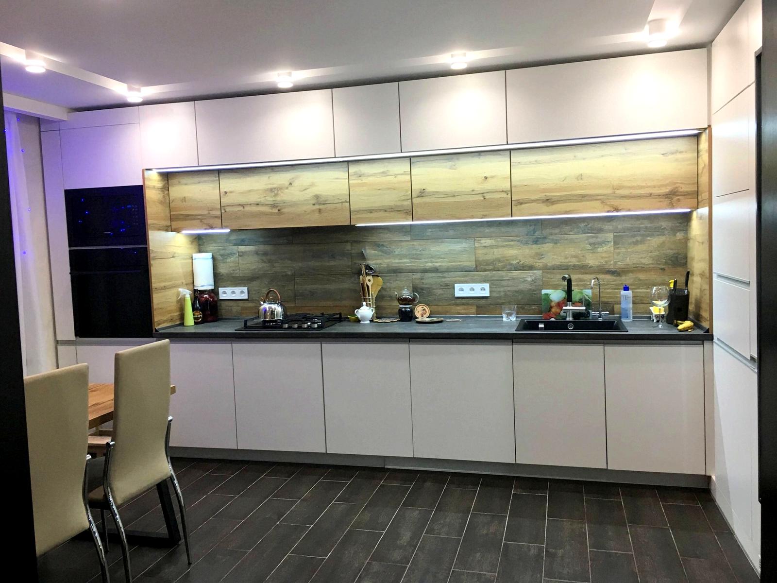 1859841970999193