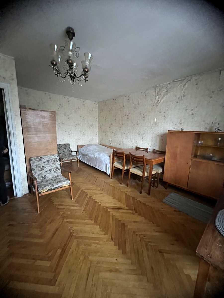 1859910792471859