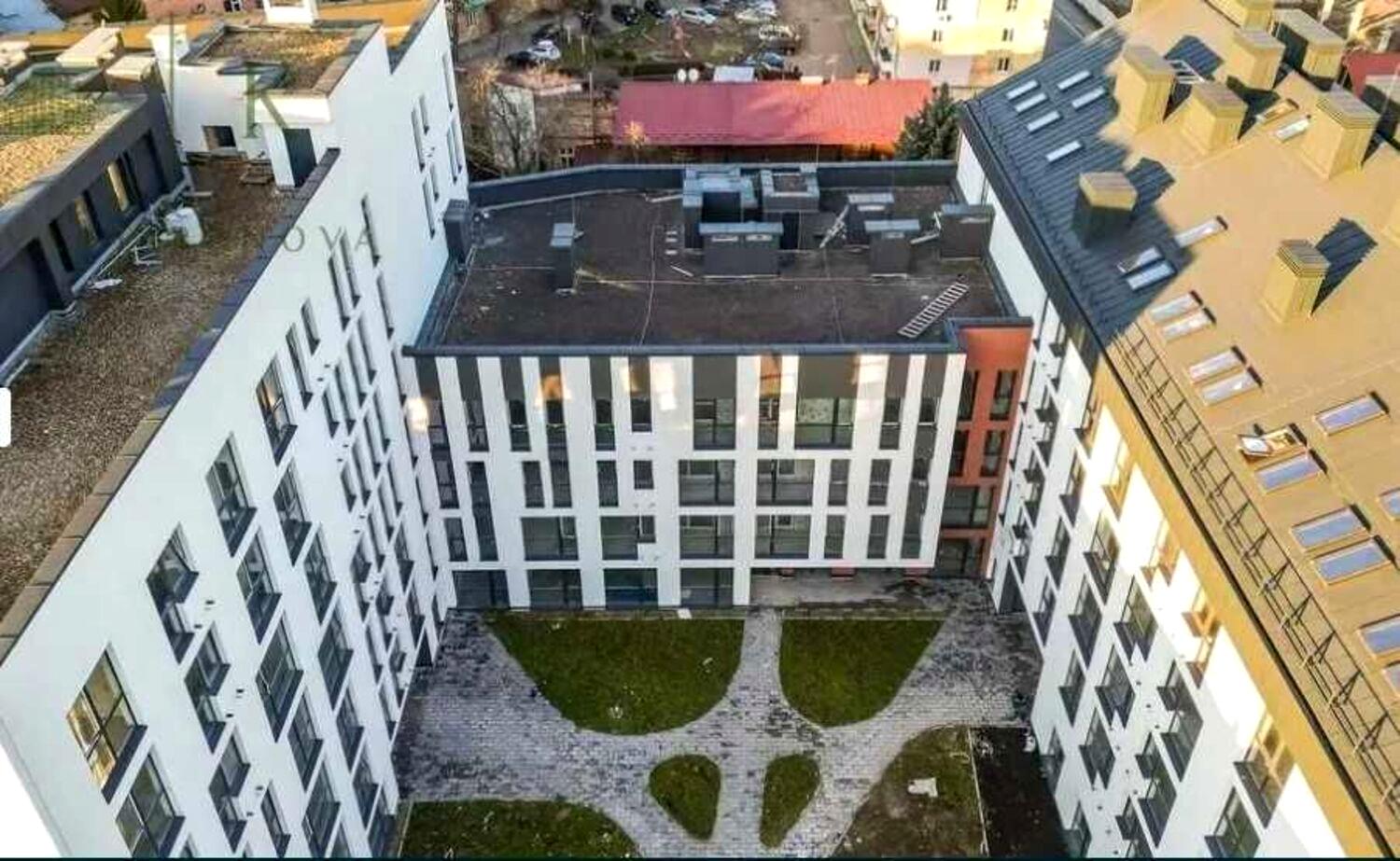 1859935941425683