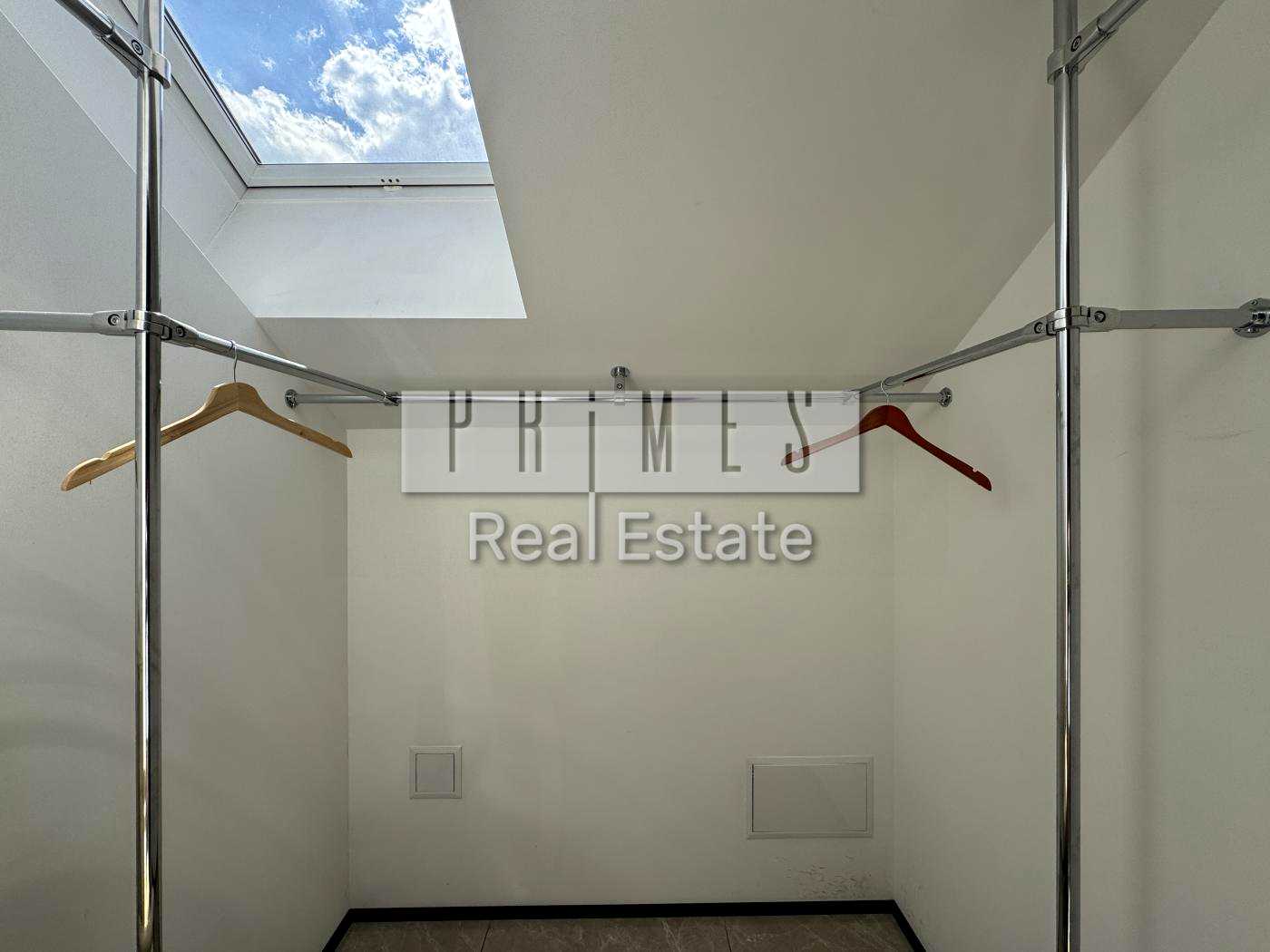 1859991771981818
