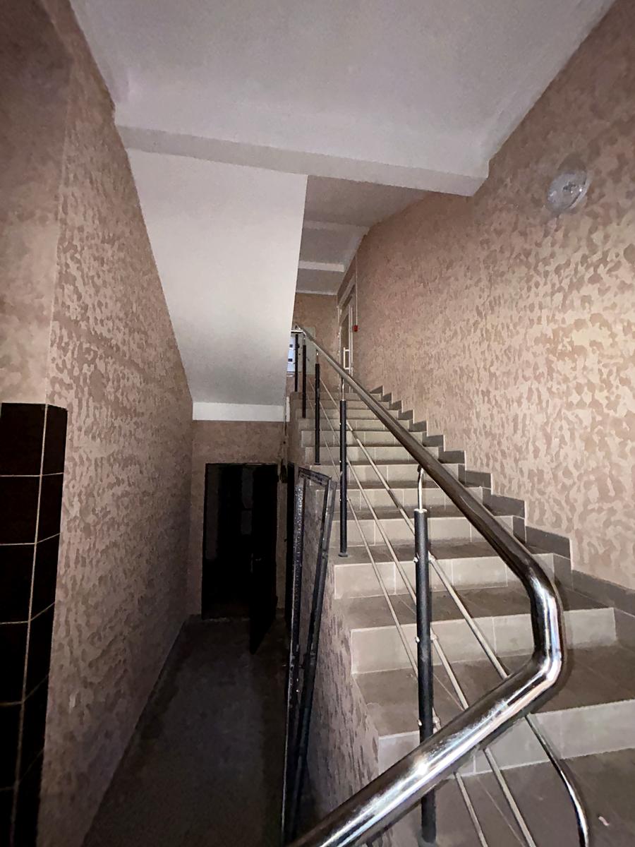 1860005296702903