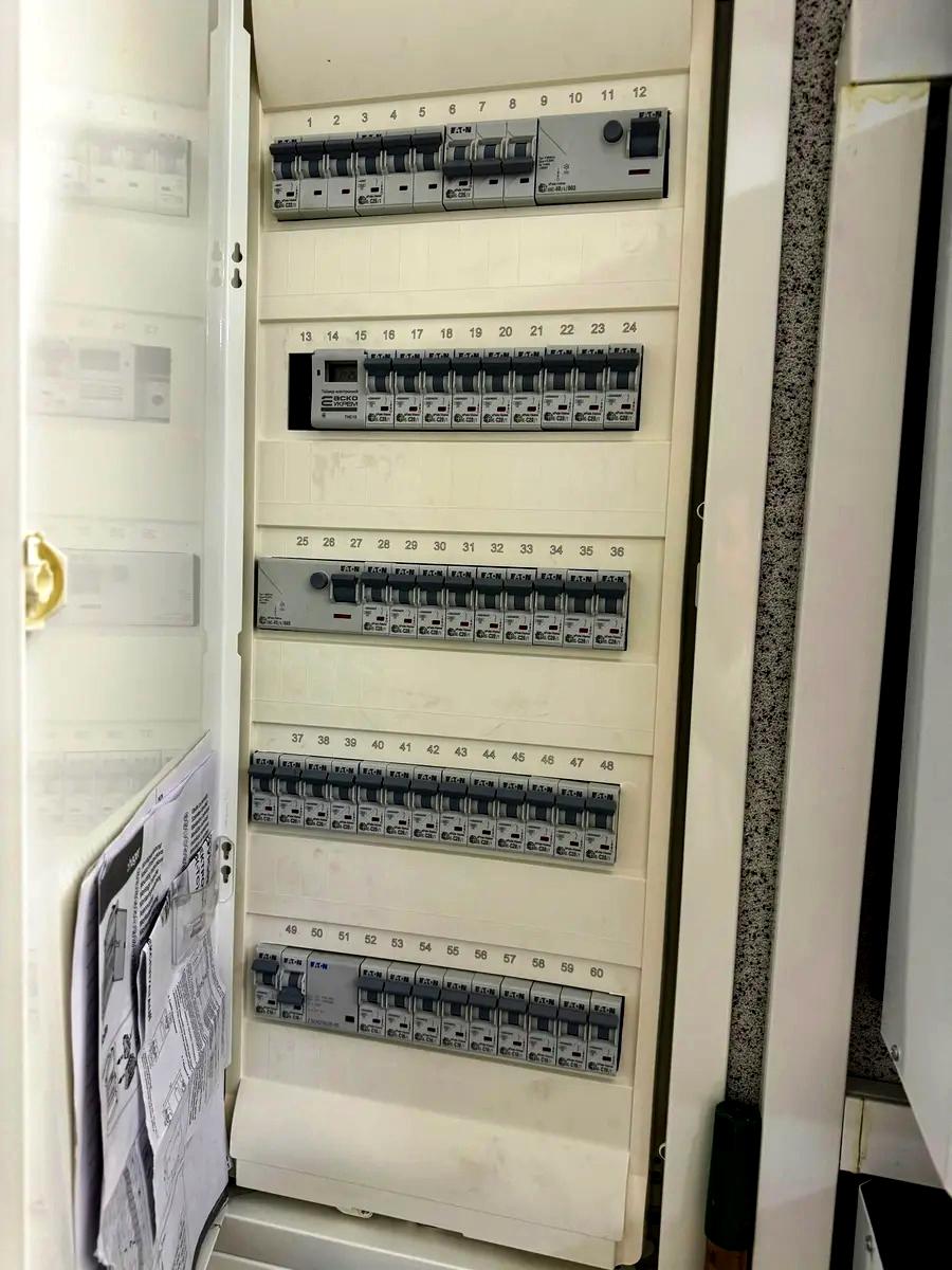 1860012428815894