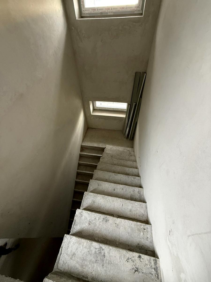 1860081856487330