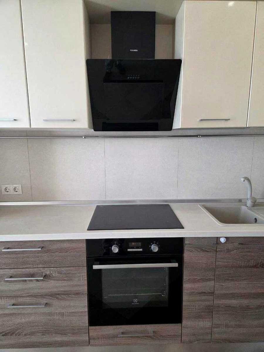 1860083831416392