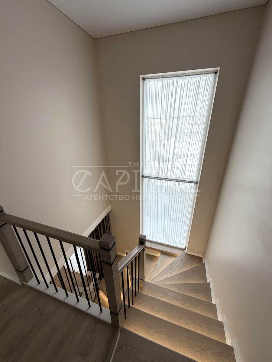 1860095154425025
