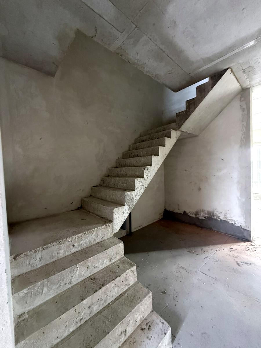 1860096817230843