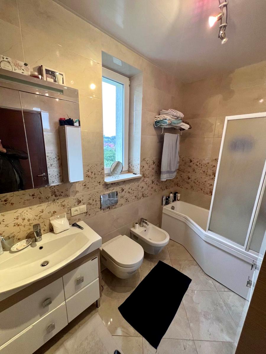 1860175538777616