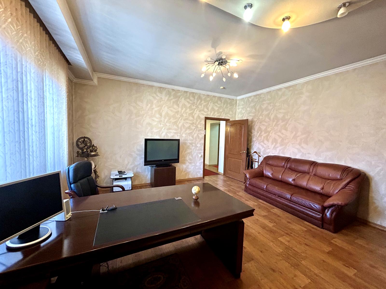 Дом по адресу ул. Солнечная (площадь 260 м²) - imageAlt 2 Дом по адресу ул. Солнечная (площадь 260 м²) - Atlanta.ua - imageAlt 2