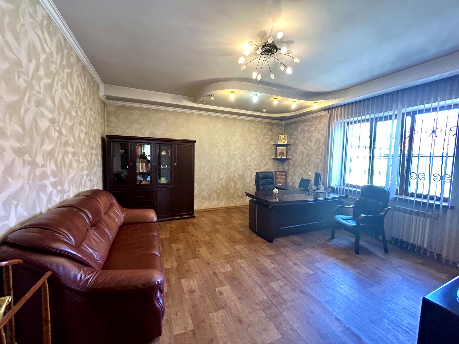 Дом по адресу ул. Солнечная (площадь 260 м²) - imageAlt 4 Дом по адресу ул. Солнечная (площадь 260 м²) - Atlanta.ua - imageAlt 4