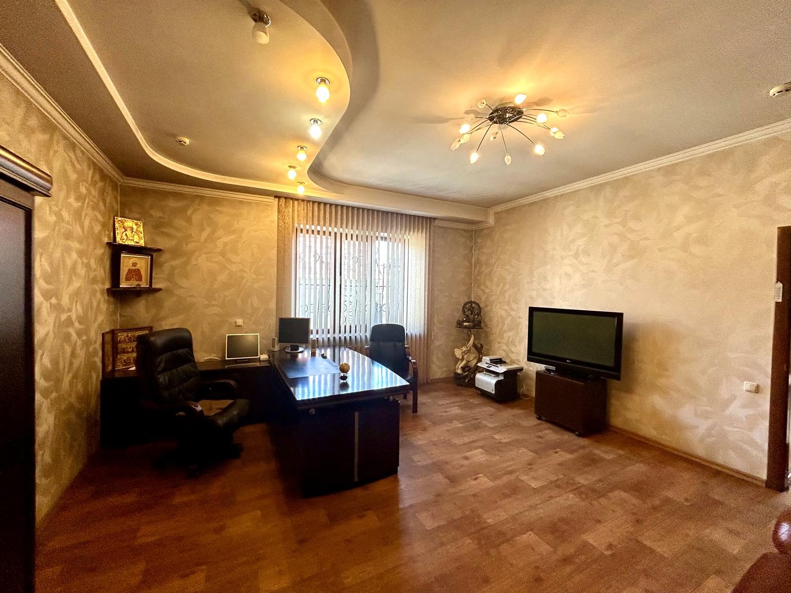 Дом по адресу ул. Солнечная (площадь 260 м²) - imageAlt 3 Дом по адресу ул. Солнечная (площадь 260 м²) - Atlanta.ua - imageAlt 3