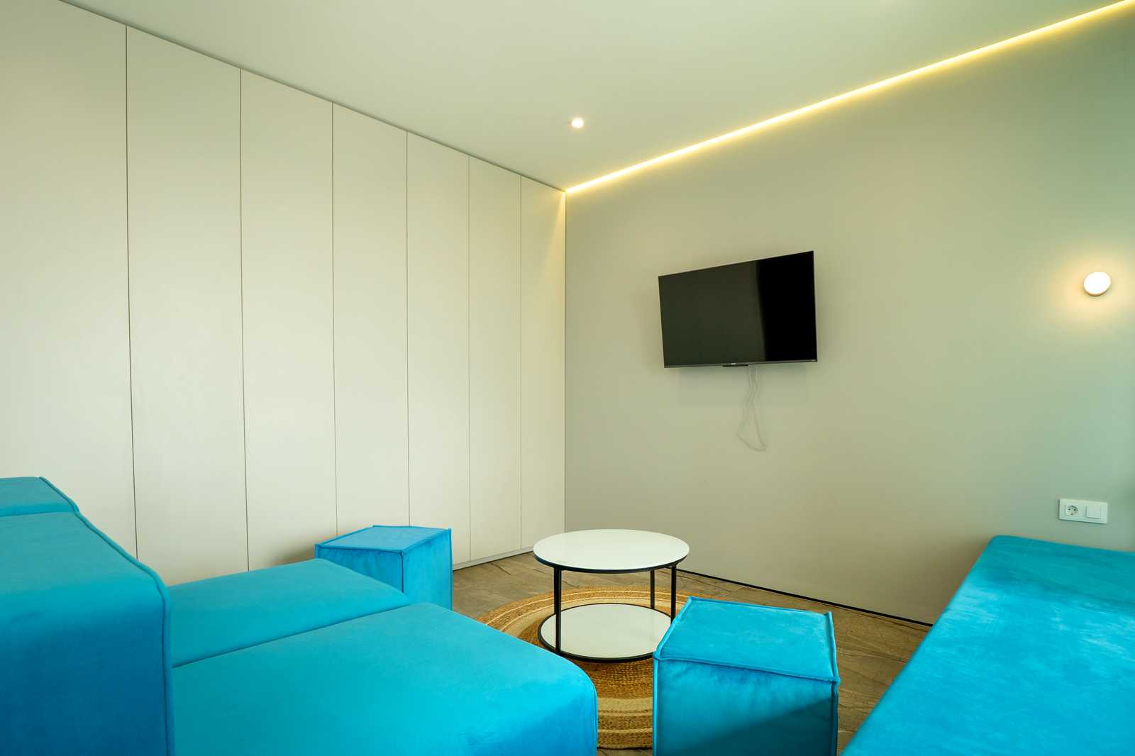 1860294942663796
