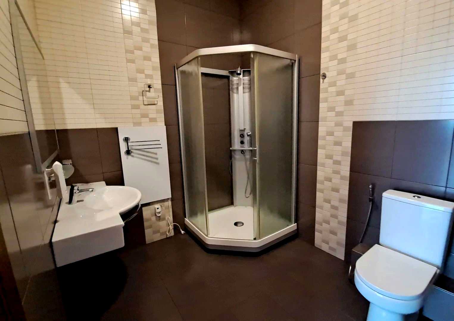 1860438203078396