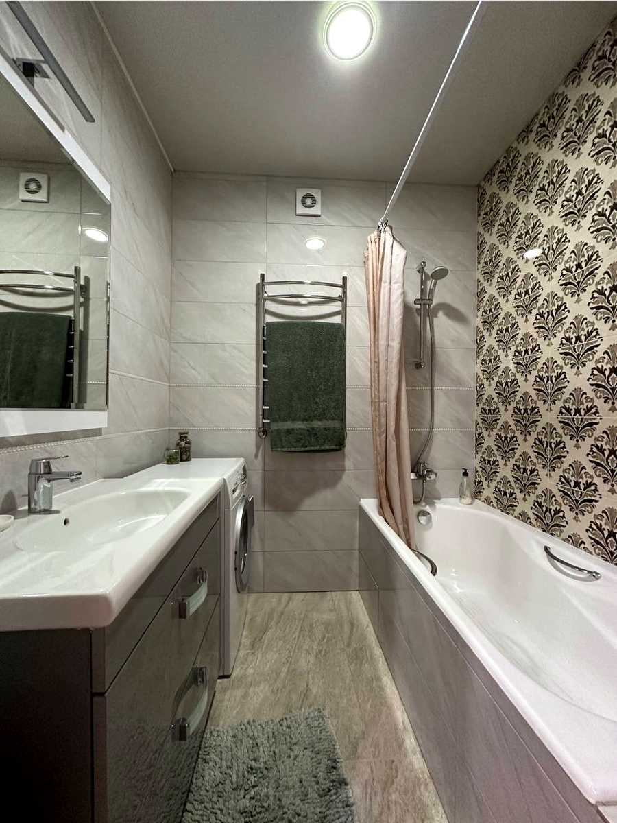 1860464386403776