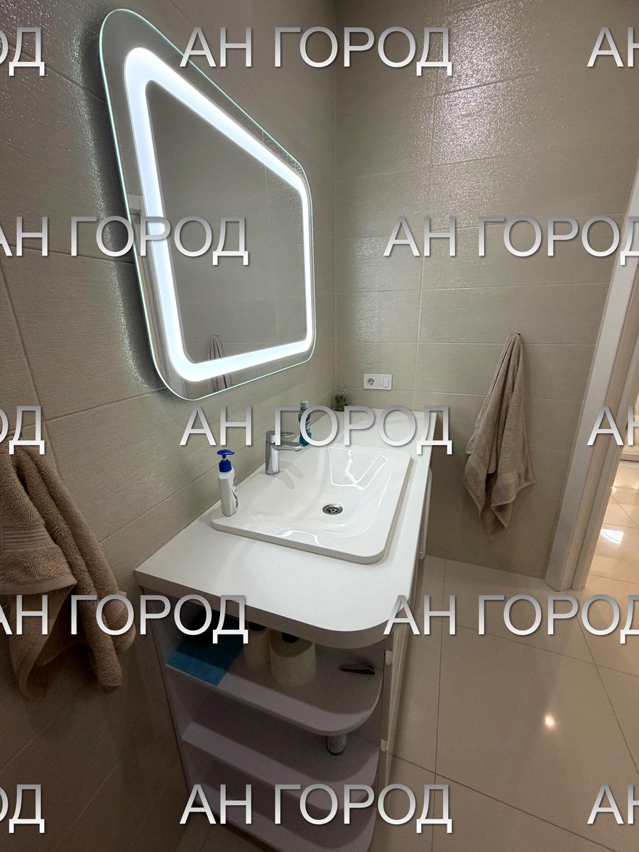 1860467105770825