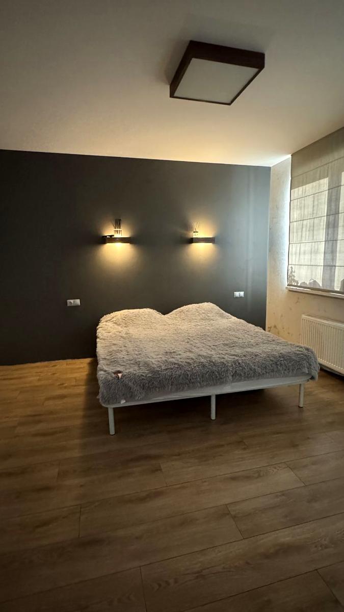 1860598697635877