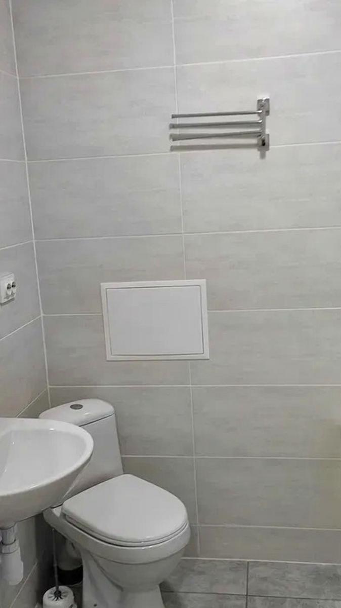 1860628772370208