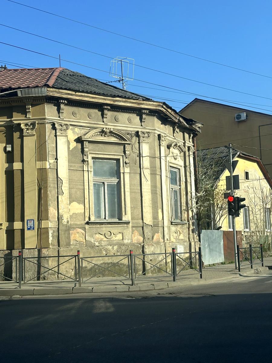 1860630568432350