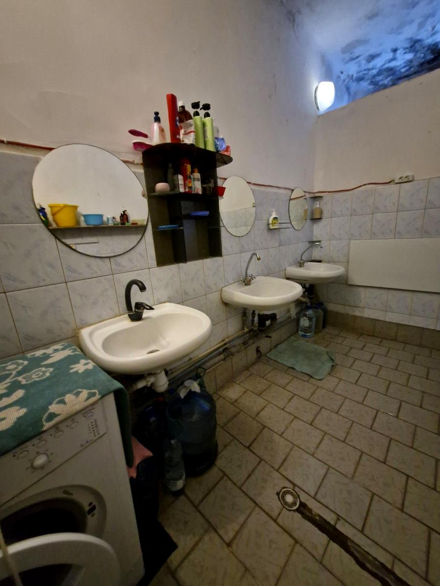 1860662575938403