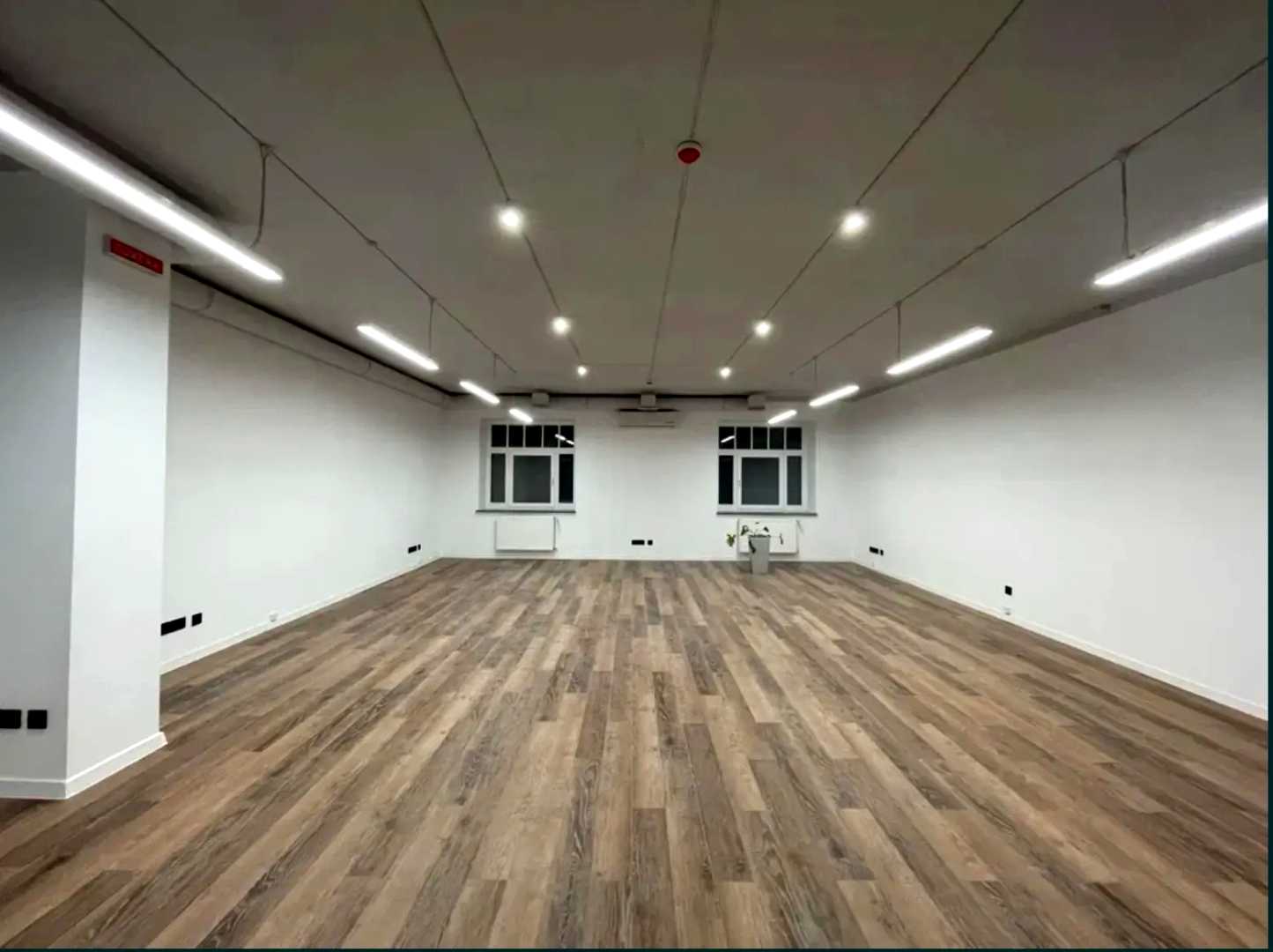 1860743443852995