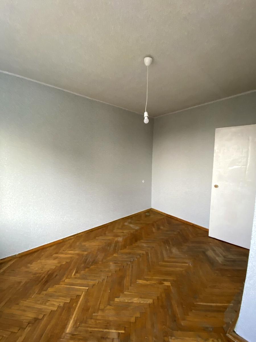 1860807813462617