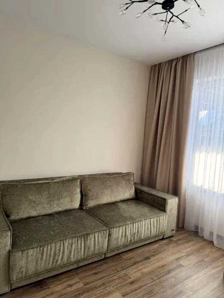 1860810218600512