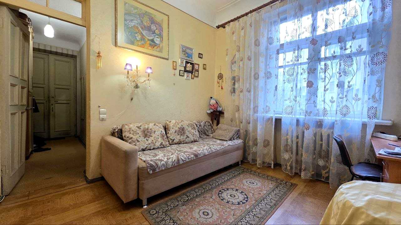 1860826595331137
