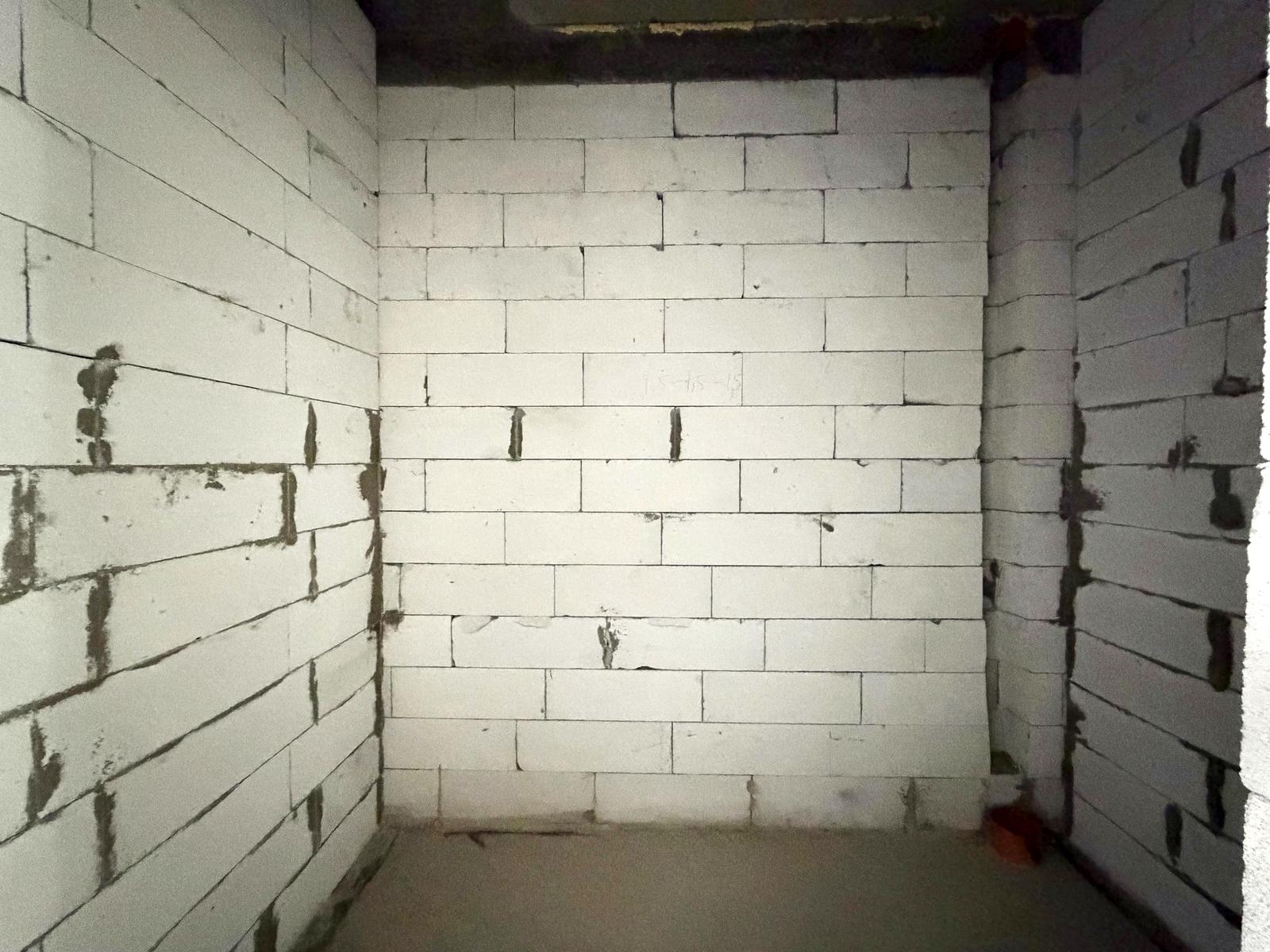 1860858999040644