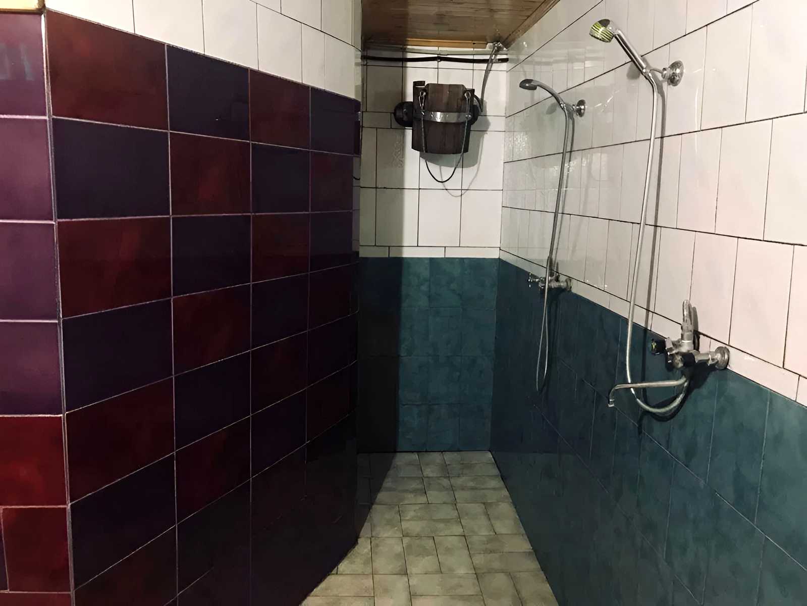 1860993585740560