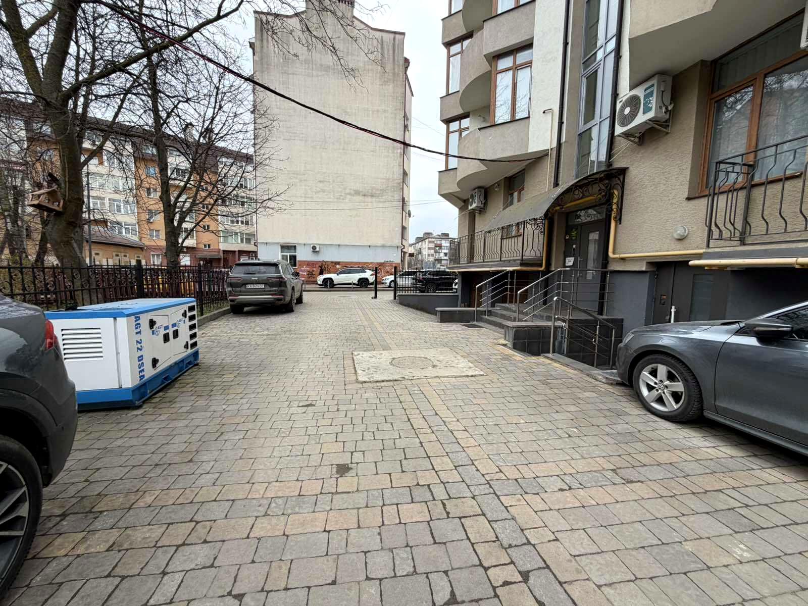 1861092213452224