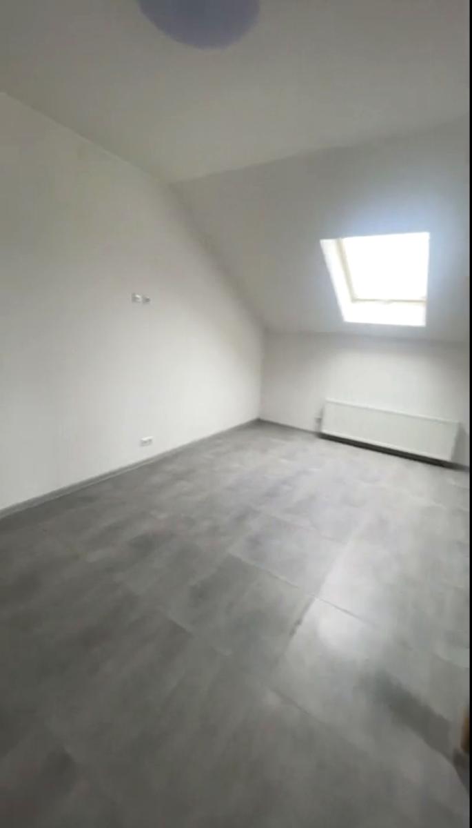 1861095900040692