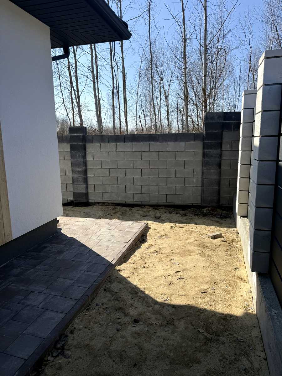 1861167643725605
