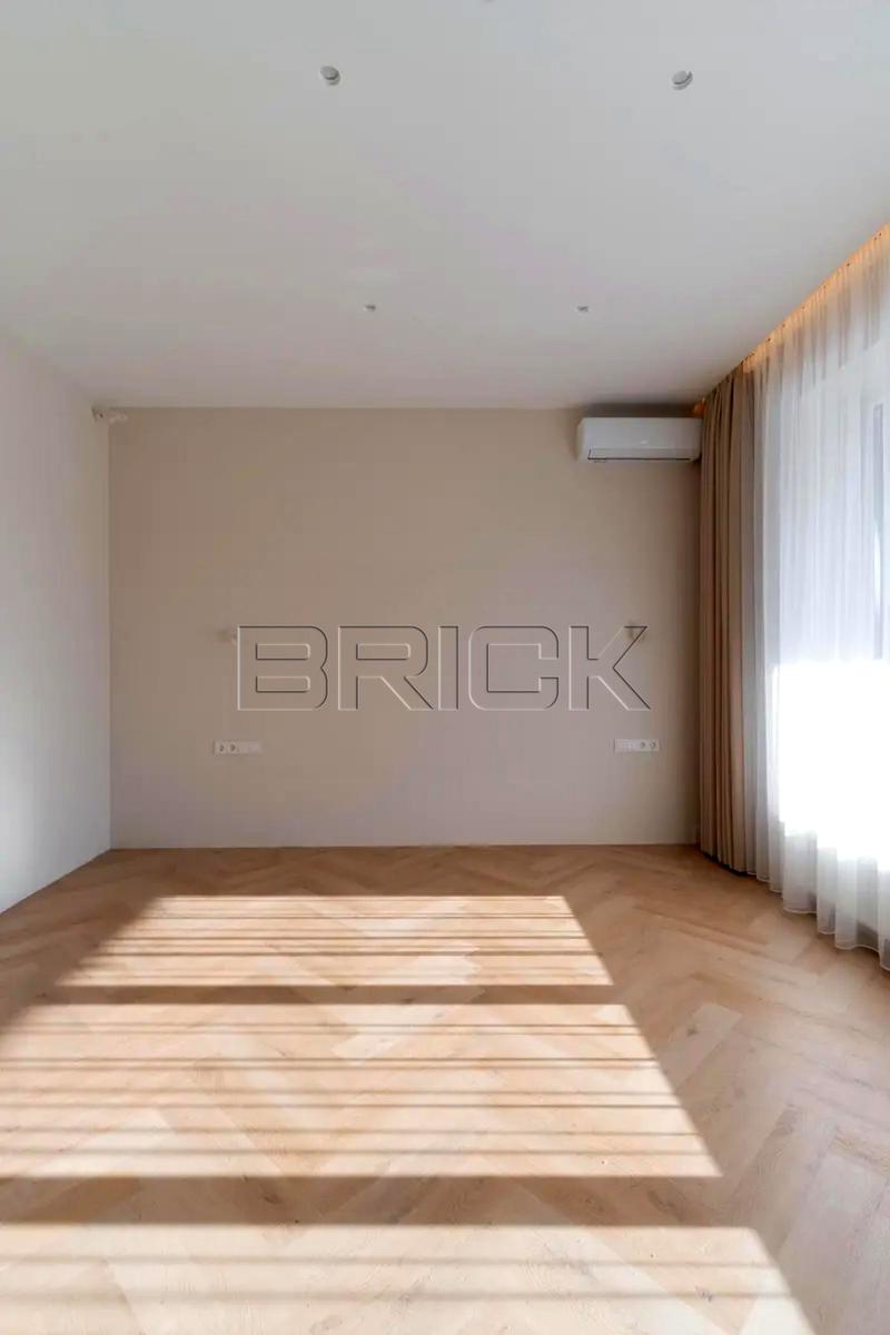 1861167664833742
