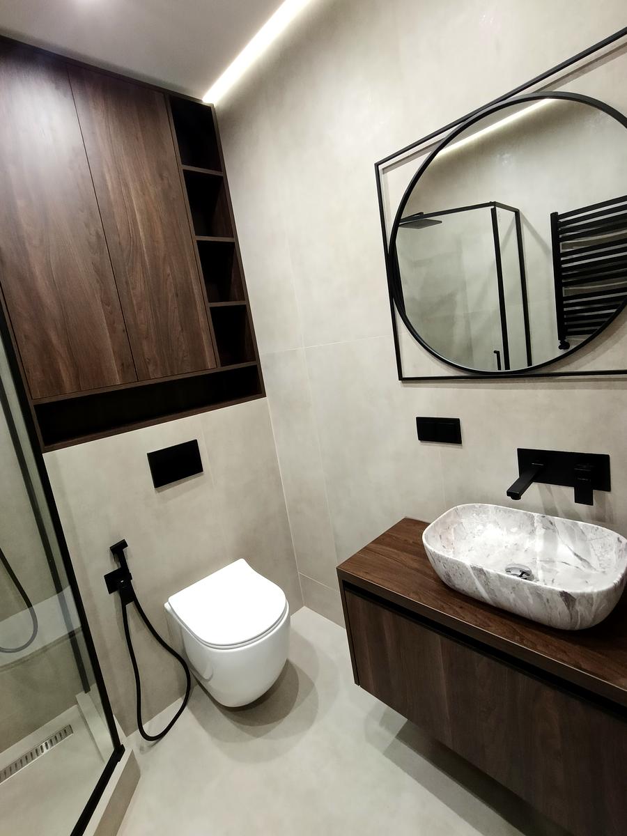 1861258070936584