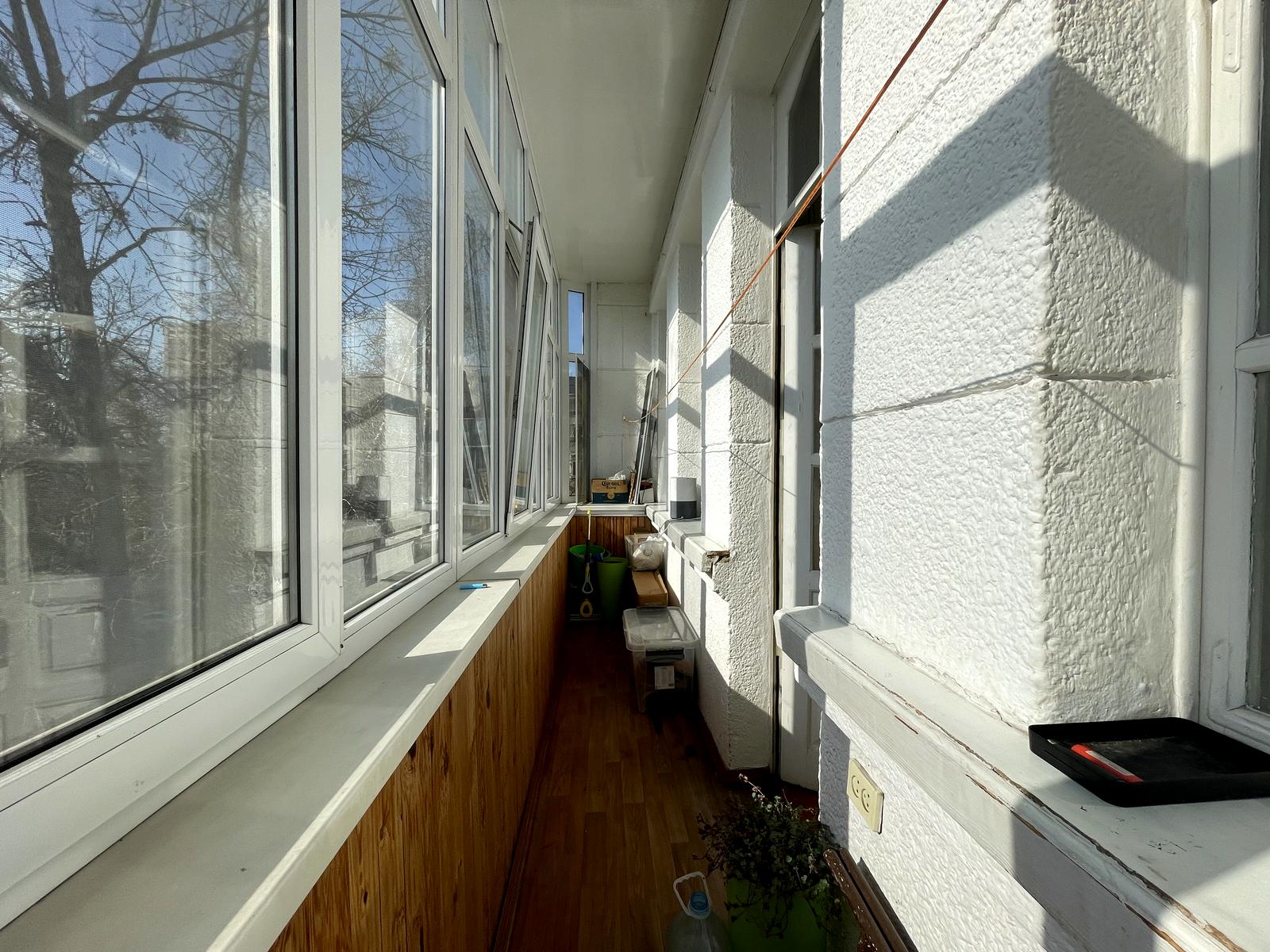 1861258725342858