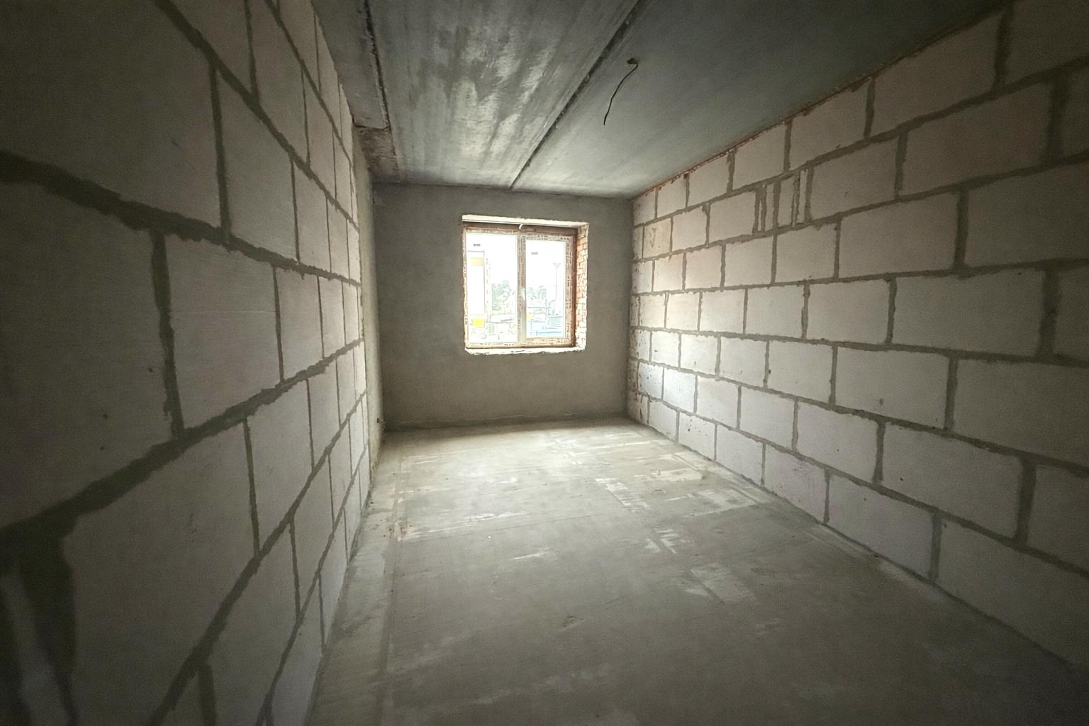 1861356045838495