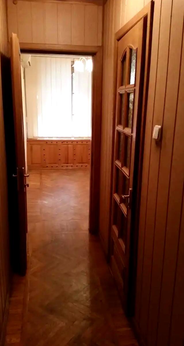 1861514895933895