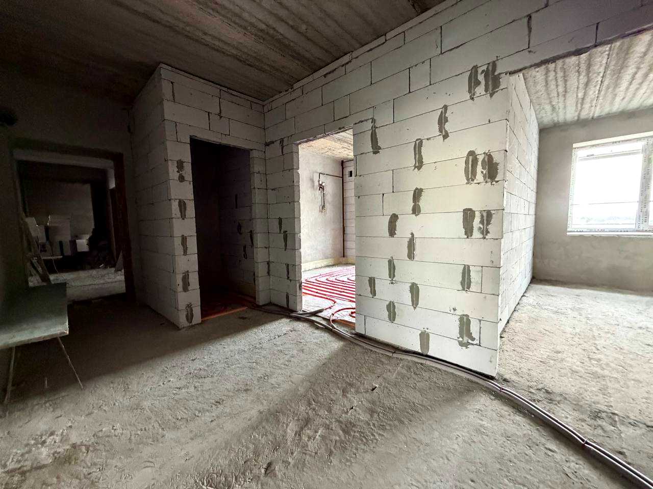 1861703774305665