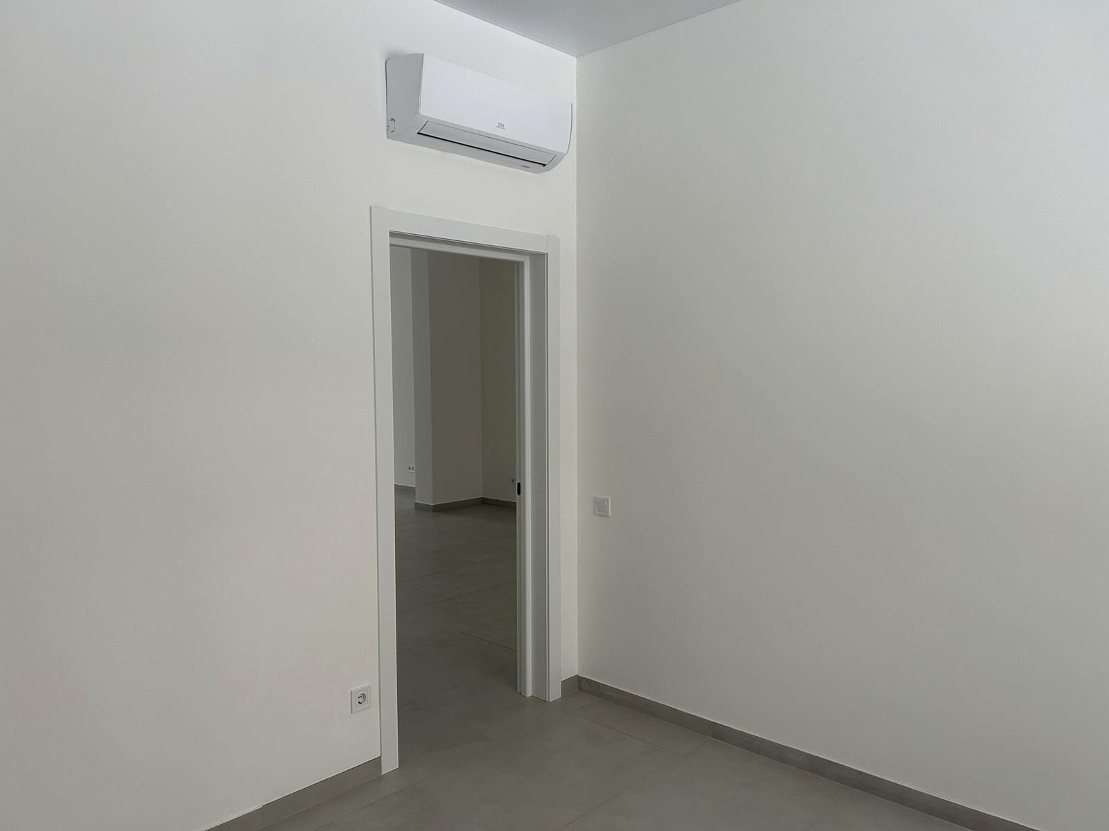 1861705644093156