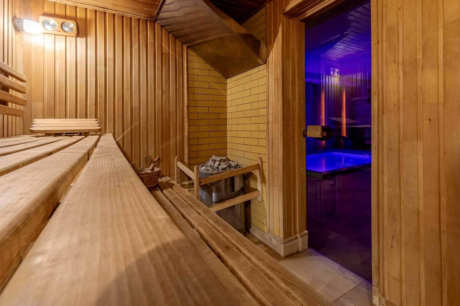 1861713838881850