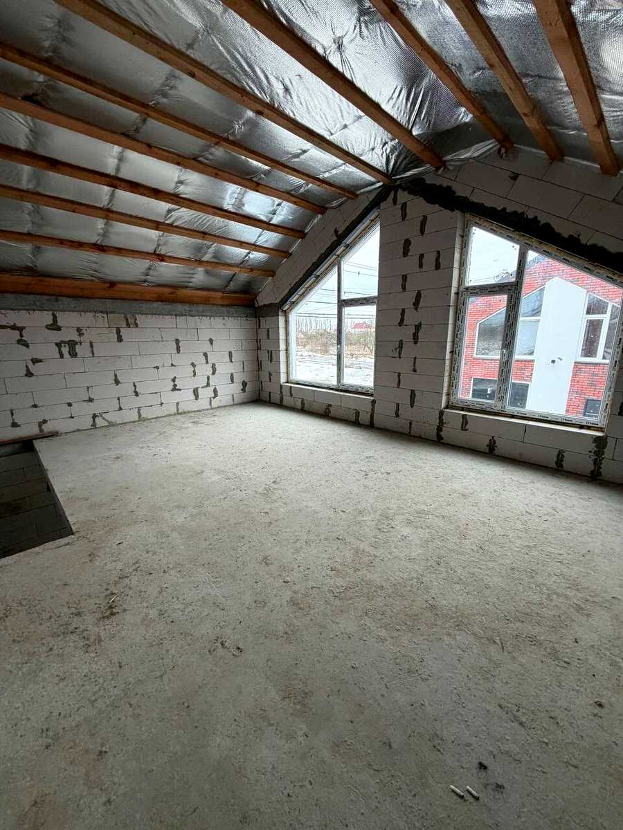 1861730304208375