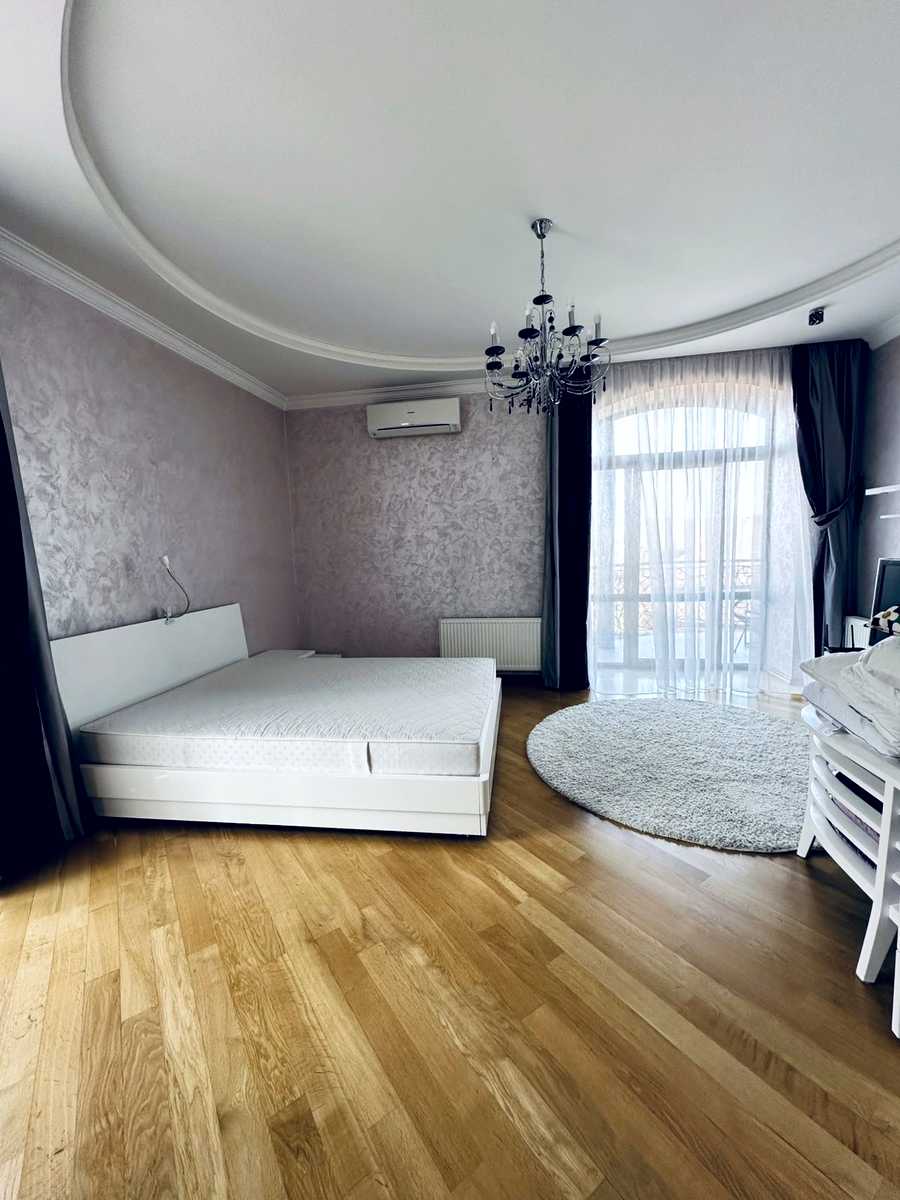 1861799070885219