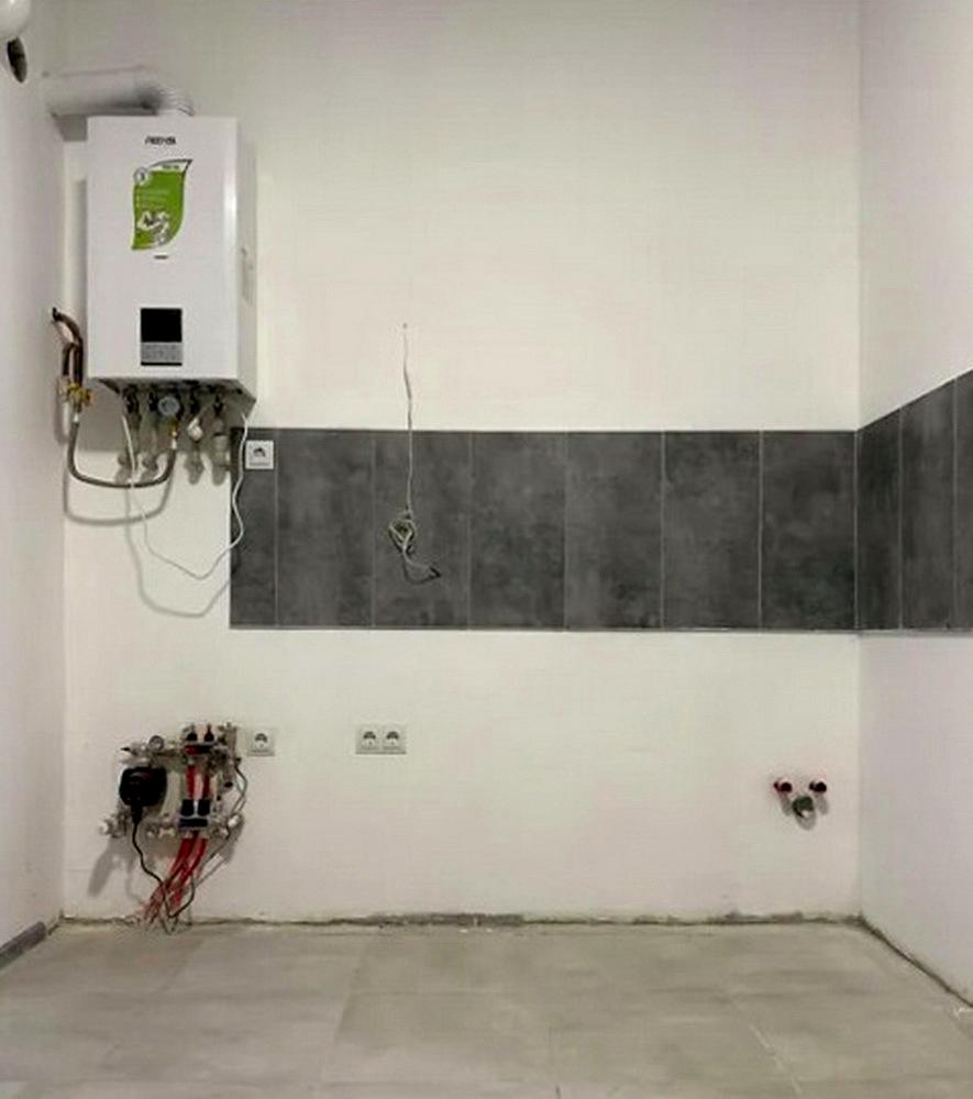 1861811719812368