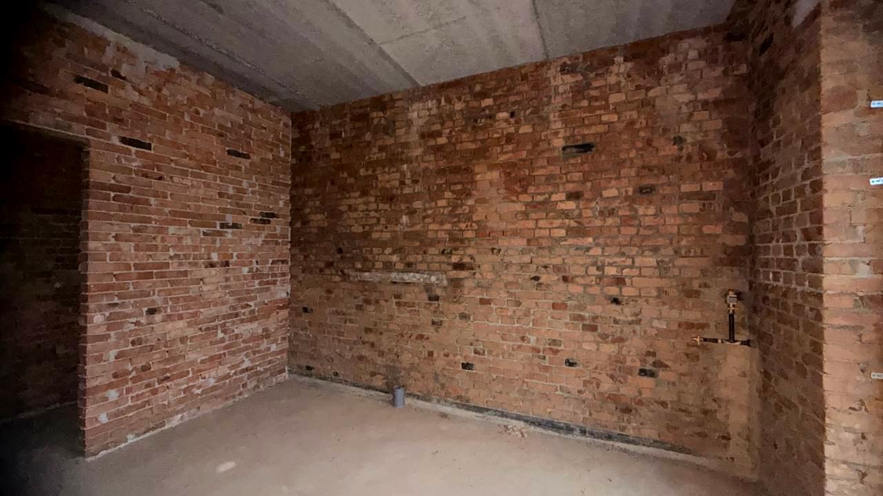 1861814762160312
