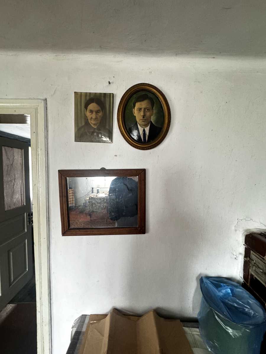 1861818103608035