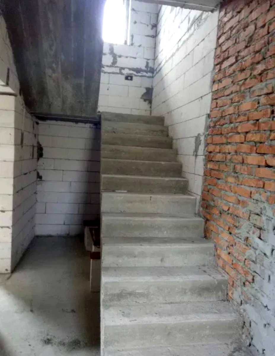 1861894010387175