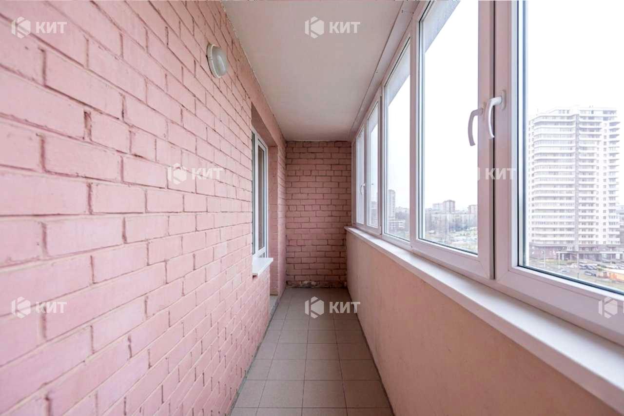 1861900749004011
