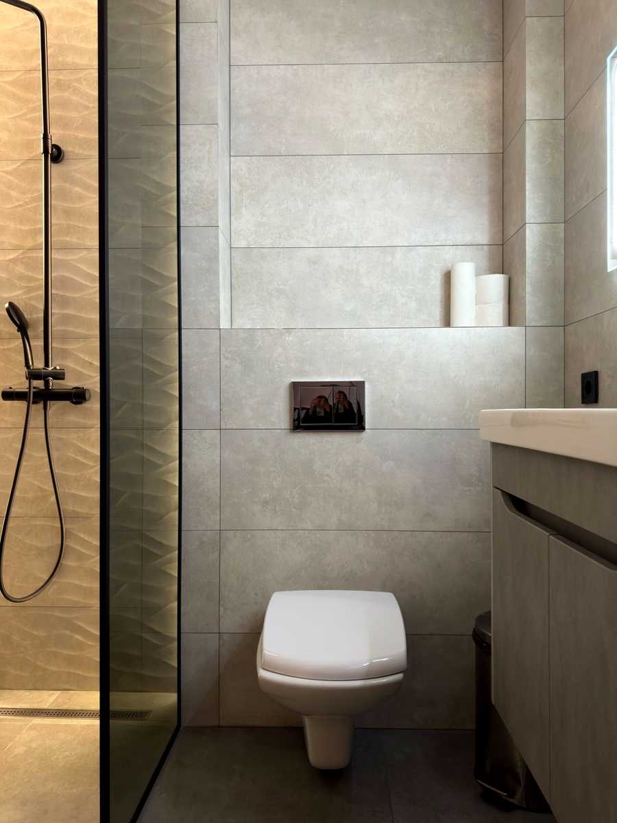1861906346321050